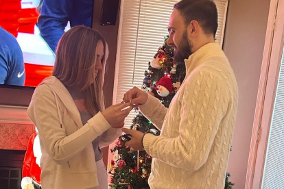 La comunicadora se comprometió en Estados Unidos.