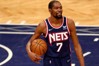 Kevin Durant festeja con los Nets donde aún tiene mucho camino por recorrer.
