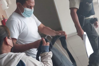 Los agentes policiales detuvieron al enfermero y lo trasladaron a la Unidad de Flagrancia del Cuartel Modelo para ponerlo a órdenes de las autoridades judiciales