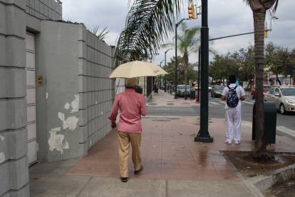 Clima. Estos días el sol ha sido intenso en Guayaquil. La gente adelantó el uso del parasol para protegerse de sus rayos, a falta de lluvia.