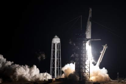 Vista del lanzamiento de un cohete Falcon 9 de SpaceX, en una fotografía de archivo.