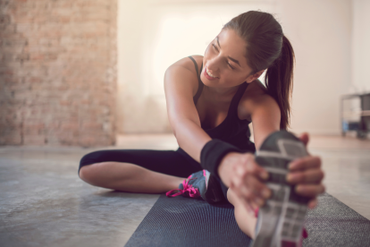 Referencial de persona haciendo estiramiento.