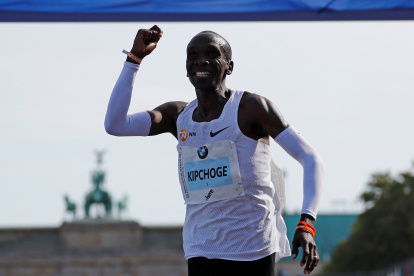 El  fondista luego de conseguir el récord en la Maratón .