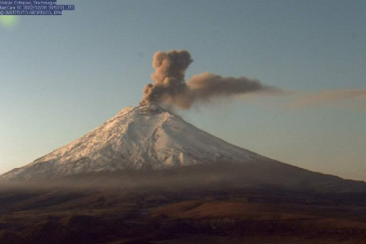 El Servicio de Riesgos indicó que el volcán está siendo monitorizado por su actividad.
