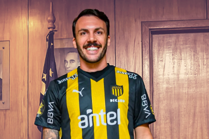 Sebastián Rodríguez, volante uruguayo, salió de Emelec hacia Peñarol sin que el cuadro azul reciba dinero, todo a causa de pagos pendientes con el jugador.