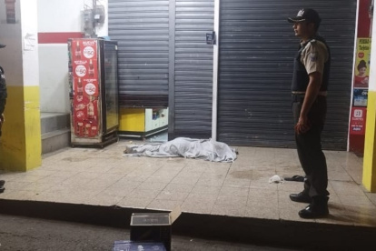 Balzar. La adolescente aparece tirada cerca del lugar donde vendía.