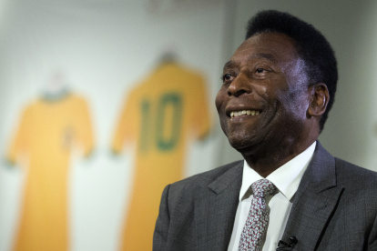Brazilian soccer legend Pele attends a preview of an auction of his belongings called "Pele: The Collections" in Central London, Britain, 01 June 2016 (reissued 29 December 2022). According to his agent, Pele, whose proper name is Edson Arantes do Nascimento, has died on 28 December 2022 at age 82. (Brasil, Reino Unido, Londres).