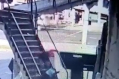 Imparable. El agresor golpeó con un objeto contundente en la cabeza, al agente, por reiteradas ocasiones