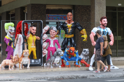 El 31 de diciembre se procede a quemar los monigotes como tradición nacional.