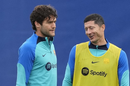 El delantero polaco, Robert Lewandowski, jugará el derbi catalán ante el Espanyol