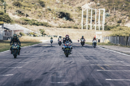 La final de motovelocidad contó con 70 pilotos de todo el país.