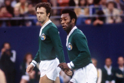 Franz Beckenbauer y Pelé coincidieron en el fútbol norteamericano.