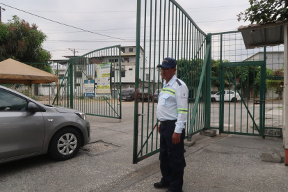 La ciudadanía vive rodeada de rejas para resguardarse del hampa.