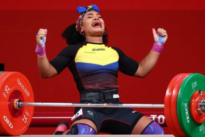 Neisi Dajomes experimenta otra categoría, pero es oro Olímpico.