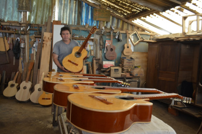 Linaje. Eddy Robayo aprendió el arte desde los 9 años. Sus creaciones tienen fama internacional.