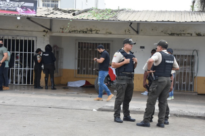 El cuerpo del atleta quedó tendido en el portal de un establecimiento de decoración de motos.