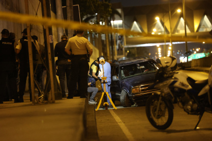 Las víctimas. Iban en esta Chevrolet Mini Blazer cuando fueron atacadas. Los tres murieron dentro del carro.