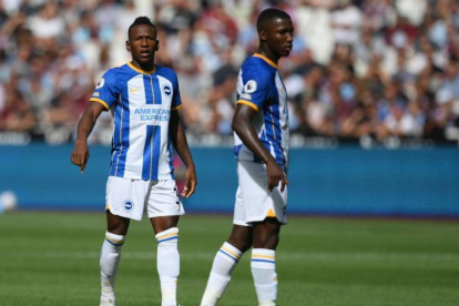 Moises Caicedo (d) estuvo ausente en el último partido de la Premier League ante el Arsenal.