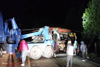El bus de la Empresa Santa salió desde Loja a las 17:00.