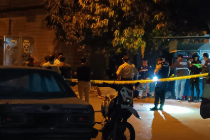 La Policía llegó hasta el restaurante para levantar las primeras pistas para encontrar a los sicarios.