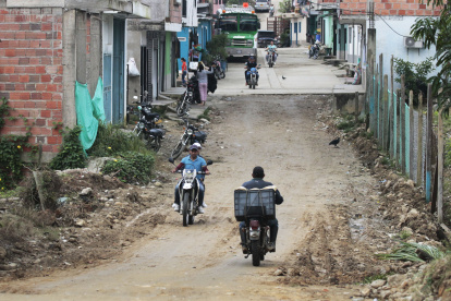 El Tarra. Una calle de municipio (Norte de Santander) escogida para construir la primera sede de la universidad.