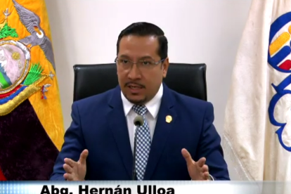 Hernán Ulloa, presidente del CPCCS en rueda de prensa este martes 3 de enero del 2023.