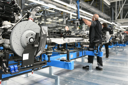 Empleo.- Una persona laborando en una empresa.