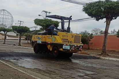 Atención. Tras un año de quejas, los residentes vieron llegar la maquinaria.