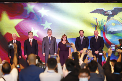 Autoridades de ambos países, en la inauguración de una cumbre comercial, celebrada en diciembre.