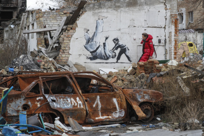 Kiev. Este es uno de los siete  murales pintados por Banksy.