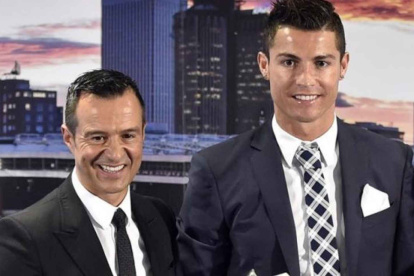 Foto archivo de Jorge Mendes junto a Cristiano Ronaldo.