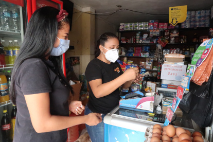Tienda.- Las fundas plásticas entre los productos que subirán de precio por el incremento del Impuesto a los Consumos Especiales (ICE).