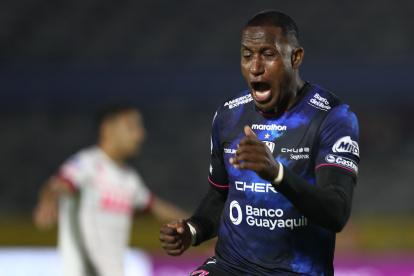 Jaime Ayoví mientras celebraba un gol el años pasado con Independiente del Valle.