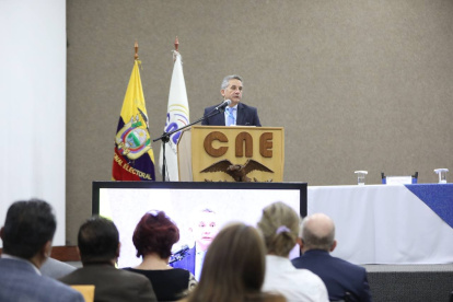 Inducción. Pablo Galarce, representante de la ONU en Ecuador capacitó durante este miércoles una inducción a los moderadores de los próximos debates.