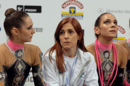 Emanuela Maccarani en una foto del recuerdo junto a seleccionadas de Italia.