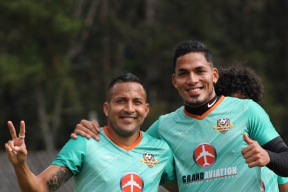 Bryan y Yardely Rodríguez festejaron junto al ascenso del Libertad para la presente temporada.