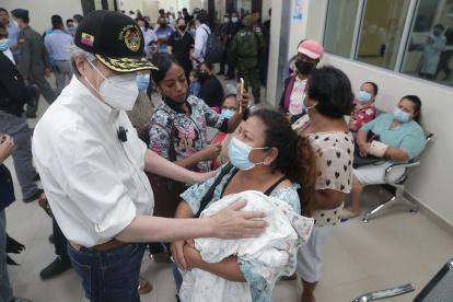 Ordenó al director del centro de salud ubicado en el sur de Guayaquil que habilitar otra sala de espera