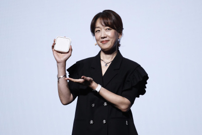 Un pequeño cargador que conecta a todo el hogar inteligente.