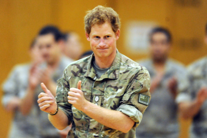 Fotografía de archivo del príncipe Enrique de Inglaterra durante una actividad militar en Palmerston North (Nueva Zelanda).