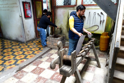 Un taller. Los visitantes pueden observar las diversas herramientas y muebles de trabajo que se usaron para elaborar joyas en Cuenca.