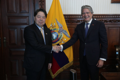 Hecho. El gobierno japonés se comprometió al reforzamiento del patrullaje marítimo en las áreas cercanas a la Zona Económica Exclusiva de Galápagos.