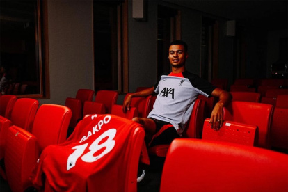 El delantero Cody Gakpo podría debutar con el Liverpool.