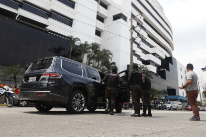 EN LA AV.MIGUEL H.ALCIVAR NORTE DE LA CIUDAD, FUE BALEADO UN CARRO DE ALTA GAMA RESULTANDO UN HERIDO, 06 DE ENERO  DEL 2023- AMELIA ANDRADE Guayaquil-Ecuador Agencia (Ag-ecpreso)