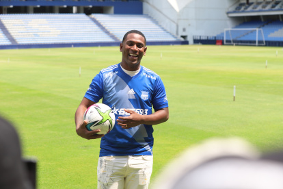 Bryan Angulo, delantero de Emelec, mostró su satisfacción por enfundarse nuevamente la camiseta de los eléctricos.
