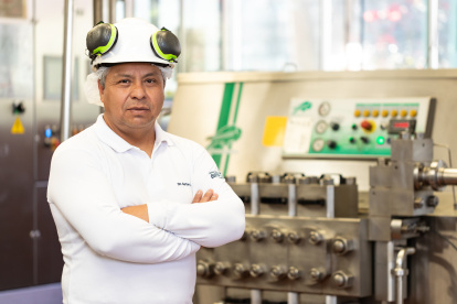 Fábrica.- Un trabajador en la planta de Vita.