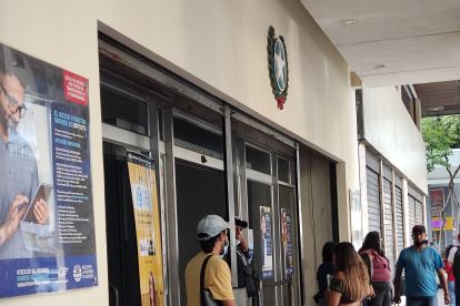 Entidad. La matriz del Registro de la Propiedad, ubicada en Córdova y Víctor Manuel Rendón. La gerente pidió que la atención sea vía Internet.