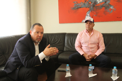 Alternativa. Fernando Tapias, experto colombiano en seguridad, junto al candidato Galo Lara en EXPRESO.