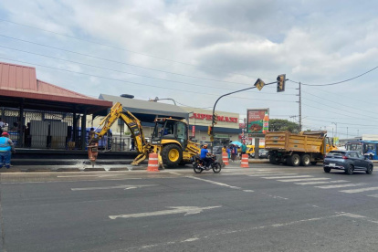 Hecho. La parada de la Metrovía se encuentra en la vía a Daule.