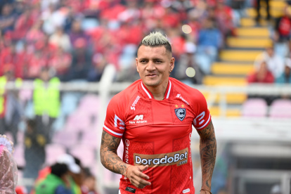 Carlos Garcés, delantero ecuatoriano del Cienciano, durante su presentación en Perú.