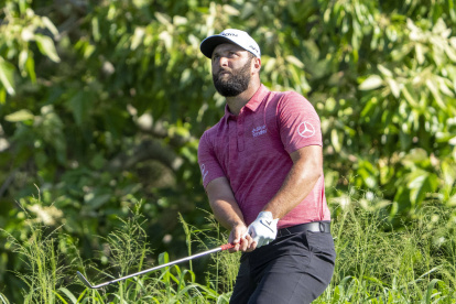 Jon Rahm, golfista español, mostró su destreza para remontar y ser campeón en Hawái.